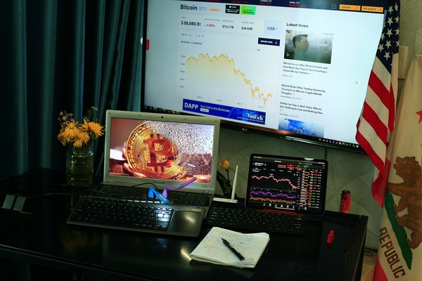 Bitcoin coin representing native BTC network confirmation checks